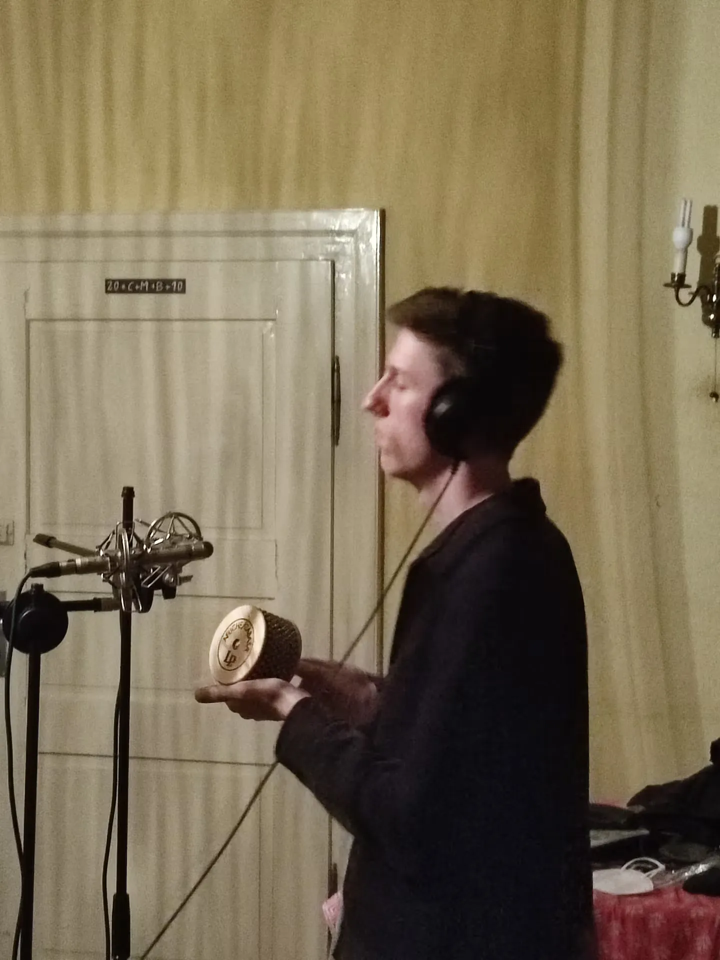 Schlagzeuger von Bassed während einer frühen Session