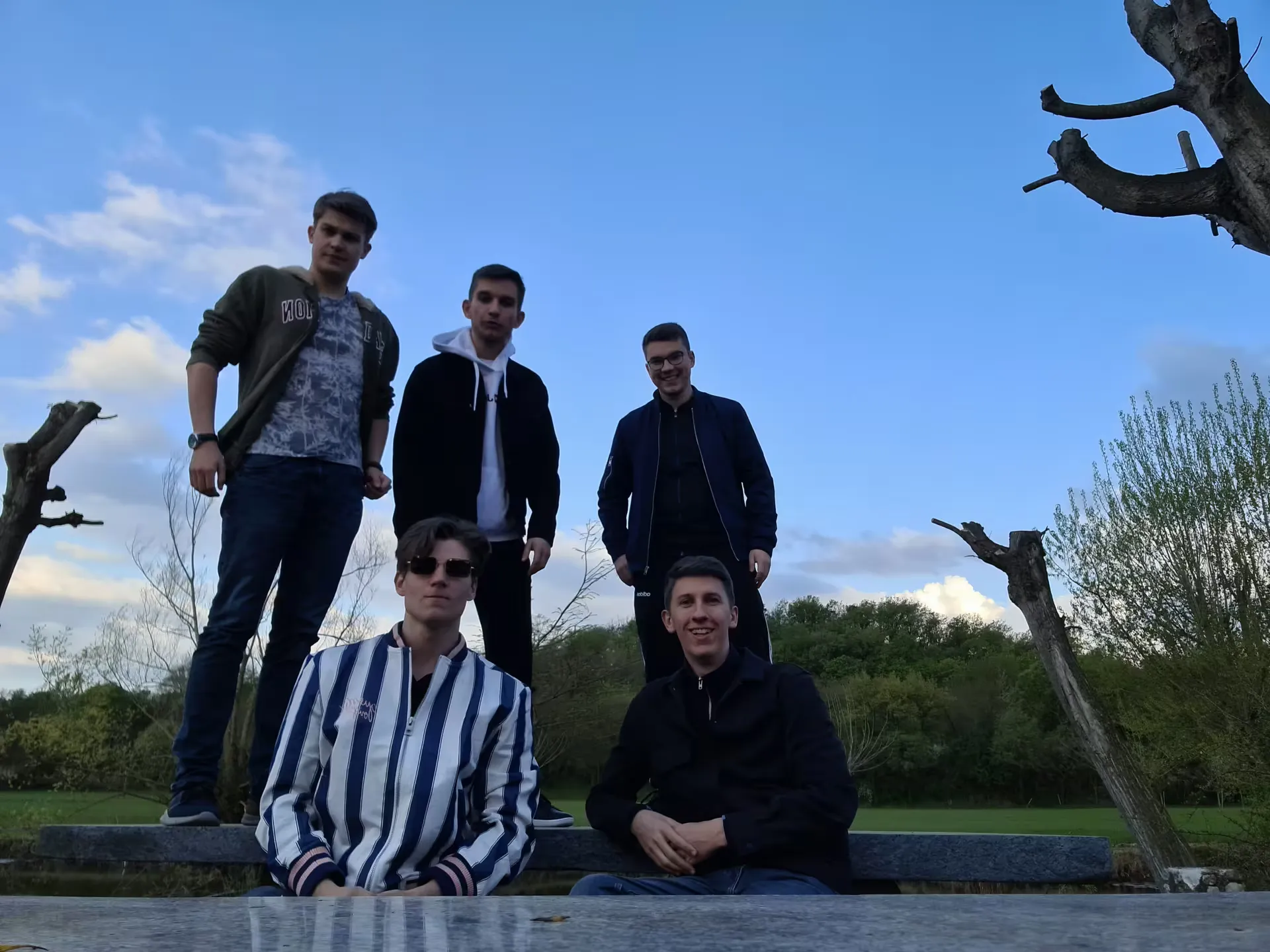 Bassed als Gruppe im Freien, April 2022