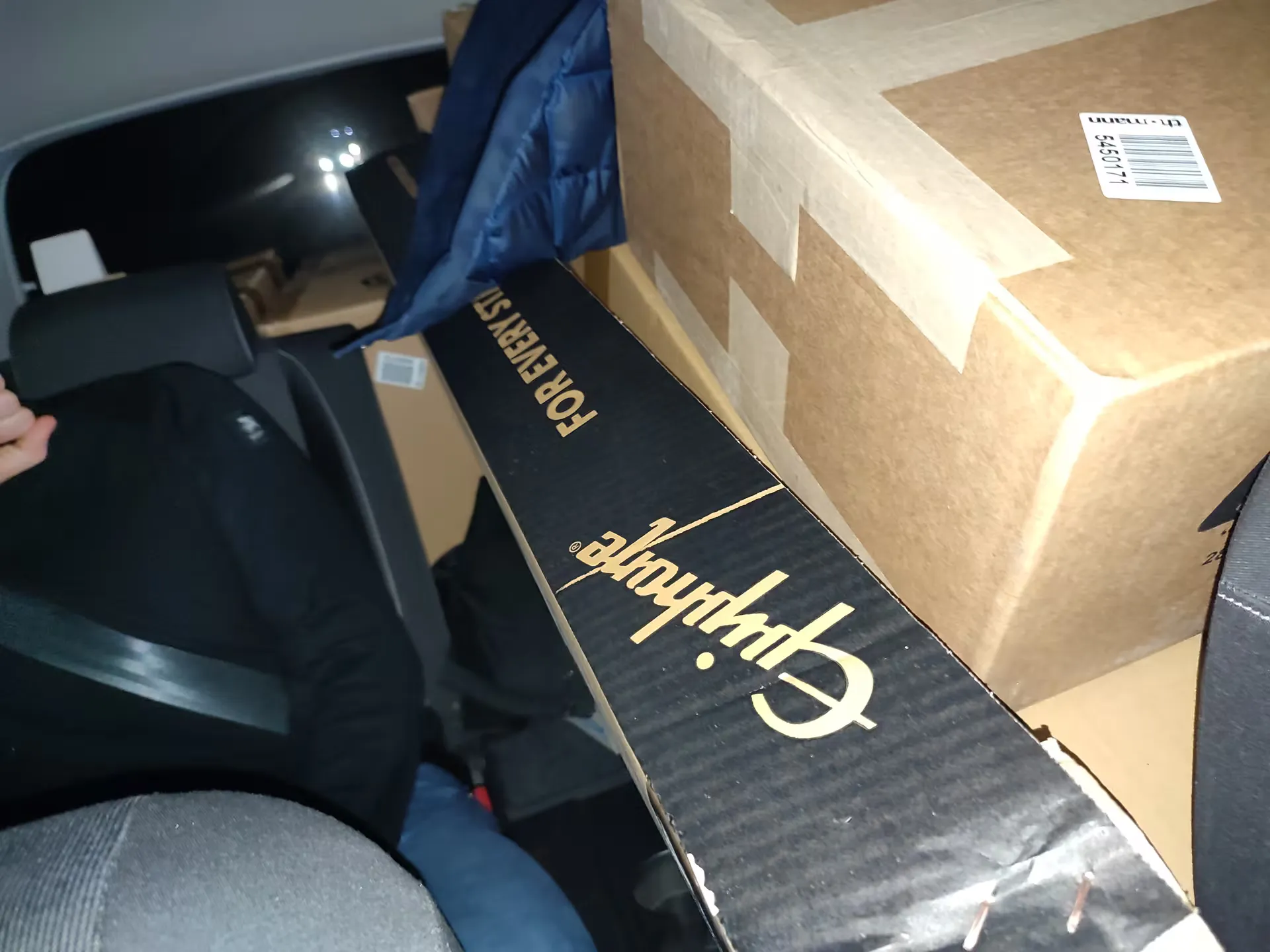 Auspacken einer neuen Epiphone-Gitarre