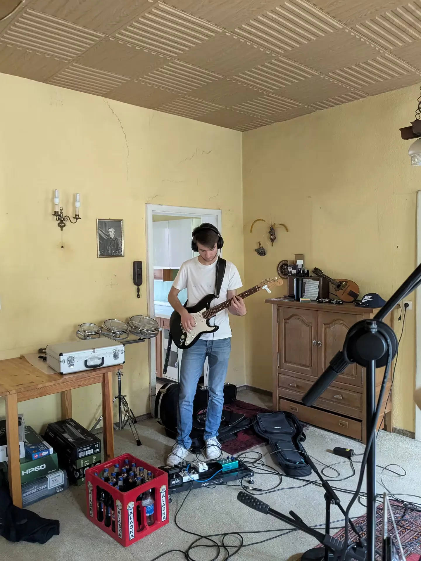 Gitarrist während der Bandprobe