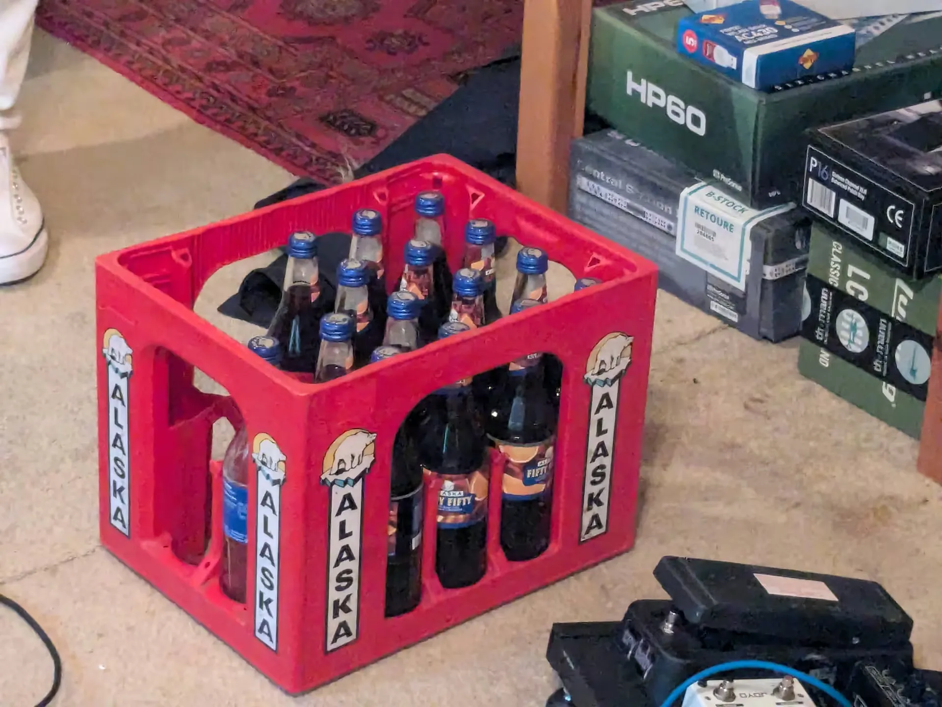Bierkasten im Proberaum, Juni 2024