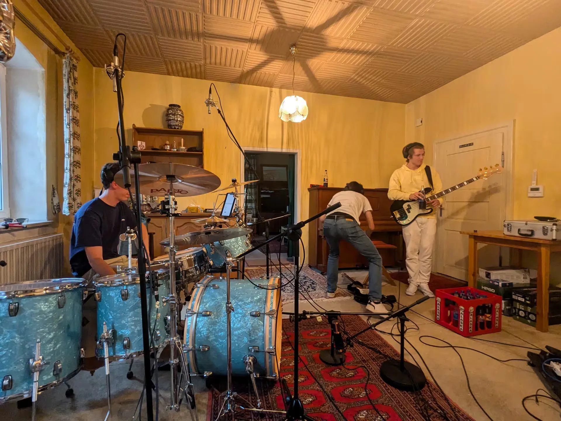 Bassed komplett bei der Bandprobe, Juni 2024