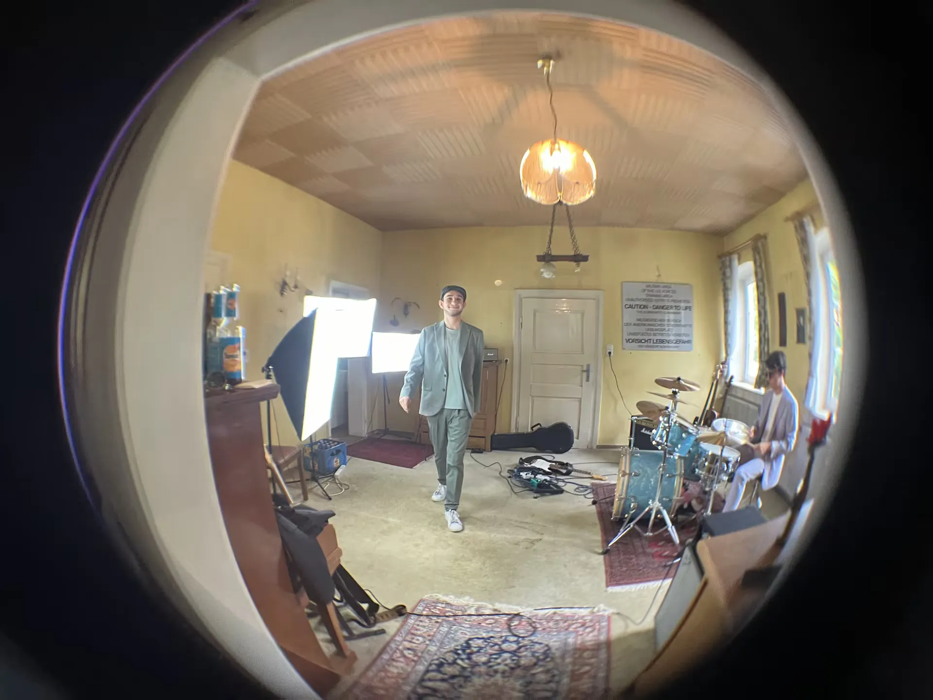 Bassed im Proberaum, Fisheye-Aufnahme